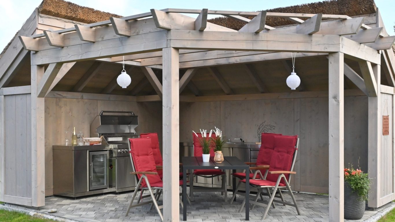 Ferienhaus_Käptn_Jan_Outdoorküche_Sitzecke_Reethaus_Glowe